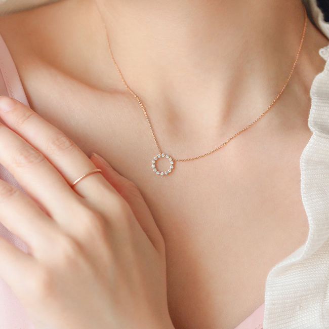 Halo diamond necklace